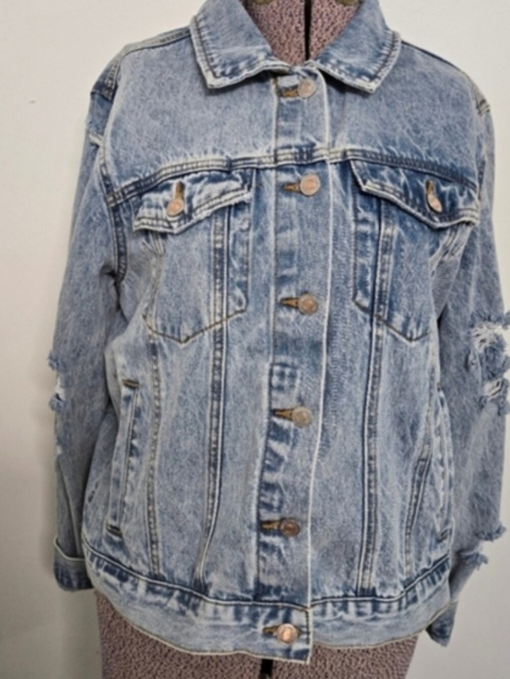 Womens Rue 21 Ripped Distressed Graphic Print Bee & Skull Jean Jacket Size Large